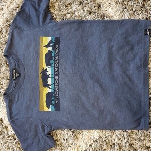 🛒 Techstyles Size XS Yellowstone National Park Short Sleeve Tee